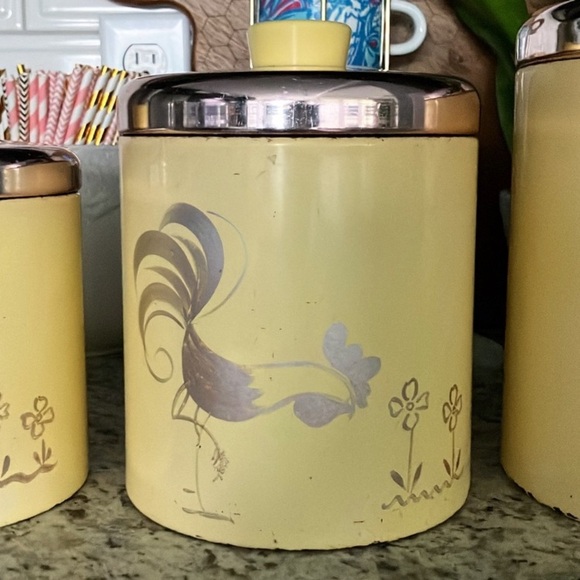 Vintage 1960s Ransburg Indianapolis Yellow Chicken Nesting Canisters Copper Lids - Picture 4 of 15